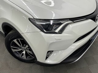 2017 Toyota RAV4 IV (XA40) Рестайлинг, белый, 2440000 рублей, вид 4