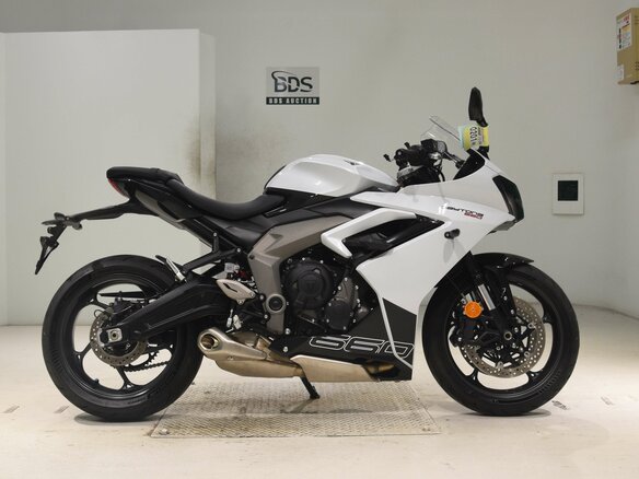 2024 Triumph Daytona 660, белый, 850000 рублей - вид 5