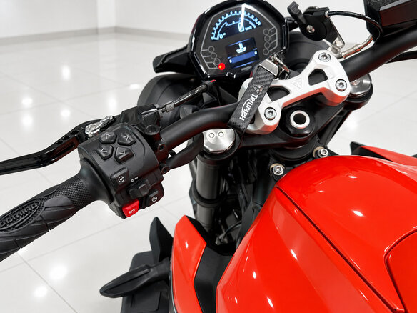 2024 Triumph Street Triple, оранжевый, 1229609 рублей - вид 13