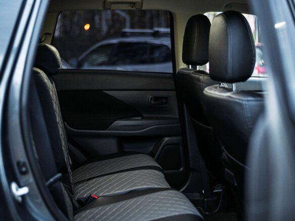 2021 Mitsubishi Outlander III Рестайлинг 3, серый, 2420000 рублей - вид 9