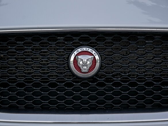 2016 Jaguar XE EcoBoost I, белый, 1800000 рублей - вид 4
