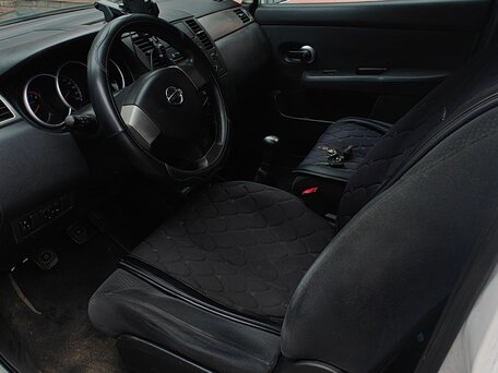2013 Nissan Tiida I Рестайлинг, белый, 590000 рублей, вид 4