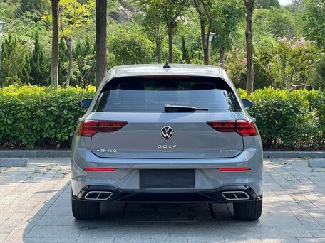 2023 Volkswagen Golf VIII, серый, 1930000 рублей, вид 5