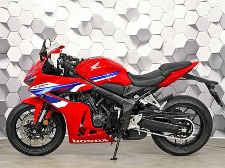 2026 Honda CBR 650R, красный, 1399000 рублей, вид 4