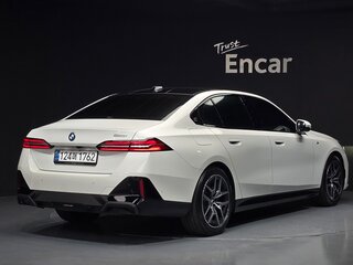 2024 BMW 5 серии 520i VIII (G60/G61/G68), белый, 6419613 рублей, вид 3