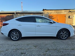 2019 Hyundai Elantra VI (AD) Рестайлинг, белый, 1650000 рублей, вид 3