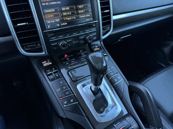 2016 Porsche Cayenne Diesel II Рестайлинг (958), красный, 4350000 рублей - вид 36