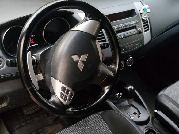 2011 Mitsubishi Outlander II Рестайлинг, коричневый, 800000 рублей - вид 6