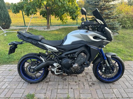 2015 Yamaha MT-09 Tracer (FJ-09), серебристый, 700000 рублей, вид 3