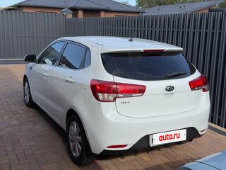 2015 Kia Rio III Рестайлинг, белый, 1350000 рублей, вид 5