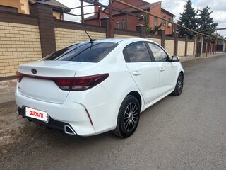 2021 Kia Rio IV Рестайлинг, белый, 1500000 рублей, вид 2