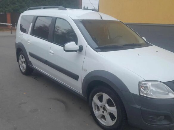 2017 Lada (ВАЗ) Largus Cross I, белый, 750000 рублей