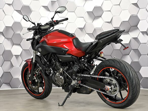 2016 Yamaha MT-07 (FZ-07), красный, 649000 рублей - вид 7
