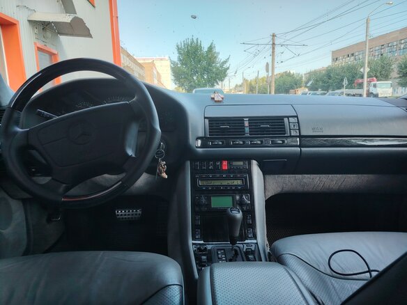1998 Mercedes-Benz S-Класс 500 Long III (W140) Рестайлинг, синий, 4000000 рублей - вид 13