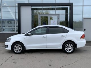 2015 Volkswagen Polo V Рестайлинг, белый, 729000 рублей, вид 4