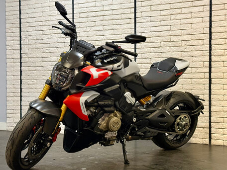 2026 Ducati Diavel V4, серый, 3880000 рублей, вид 2