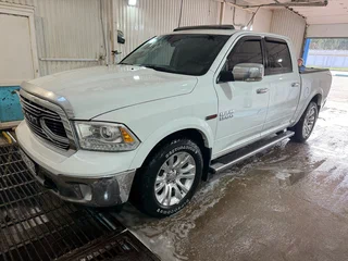 2017 Ram 1500 Quad Cab IV (DS/DJ), белый, 3900000 рублей, вид 1