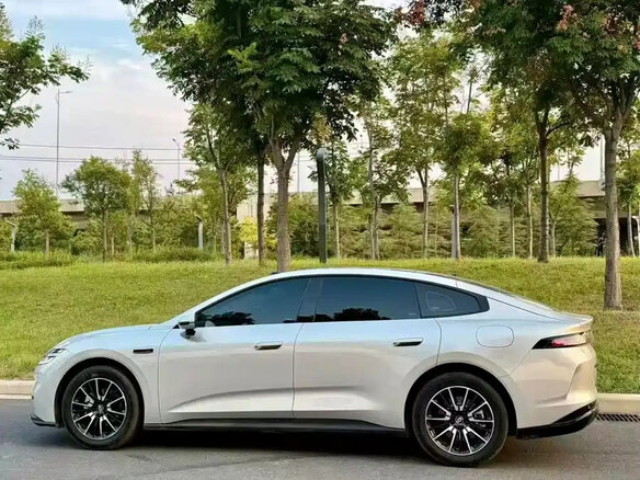 2026 Changan Qiyuan A06 28.39 kWh, серебристый, 2099111 рублей - вид 2