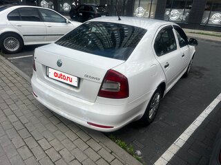 2012 Skoda Octavia II (A5) Рестайлинг, белый, 499000 рублей, вид 4