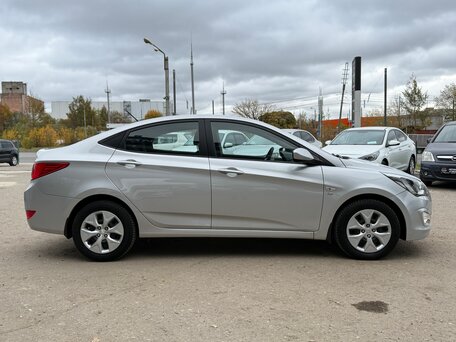 2015 Hyundai Solaris I Рестайлинг, серый, 980000 рублей, вид 5