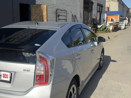 2014 Toyota Prius III Рестайлинг (XW30), серый, 1100000 рублей, вид 4