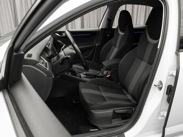 2017 Skoda Octavia III (A7) Рестайлинг, белый, 2120000 рублей - вид 10