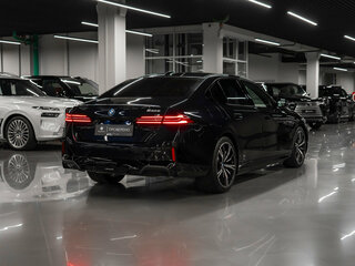 2025 BMW 5 серии 530e VIII (G60/G61/G68), чёрный, 8600000 рублей, вид 5