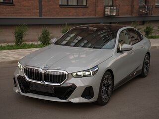 2024 BMW 5 серии 520i VIII (G60/G61/G68), серый, 7150000 рублей, вид 2