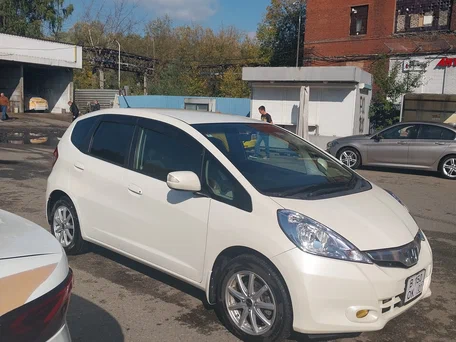 2011 Honda Fit II, белый, 1100000 рублей, вид 1