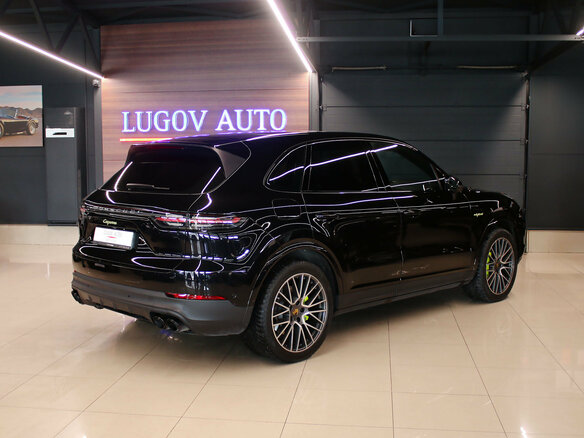2021 Porsche Cayenne E-Hybrid III, чёрный, 10750000 рублей - вид 3