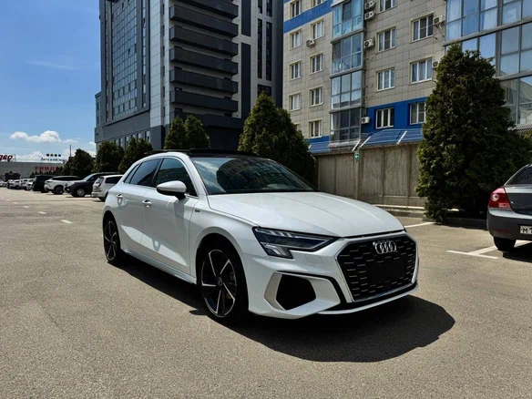 2023 Audi A3 Sportback 35 TFSI IV (8Y), белый, 2050000 рублей