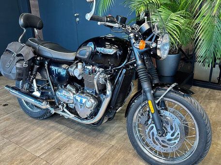 2019 Triumph Bonneville T120, чёрный, 1290000 рублей, вид 2