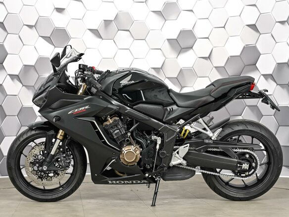 2021 Honda CBR 650R, чёрный, 879000 рублей - вид 3