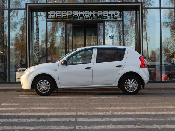 2013 Renault Sandero I, белый, 556000 рублей - вид 3