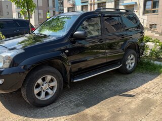 2008 Toyota Land Cruiser Prado 4-speed 120 Series Рестайлинг, чёрный, 2000000 рублей, вид 4