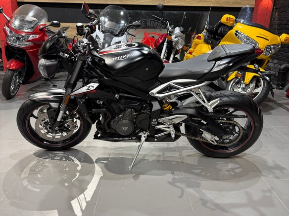 2019 Triumph Street Triple, чёрный, 755000 рублей - вид 15