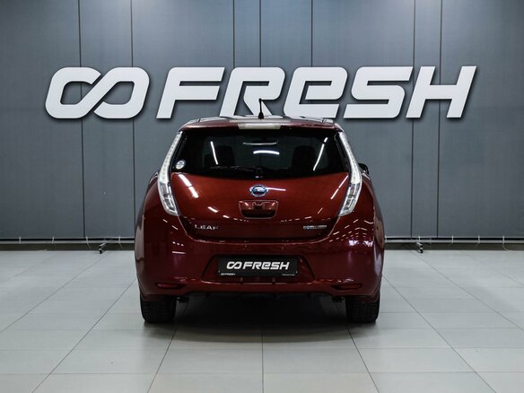 2012 Nissan Leaf (EM57) I (ZE0/AZE0), красный, 729000 рублей - вид 3