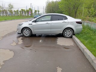 2014 Kia Rio 6-speed III, серебристый, 725000 рублей, вид 5