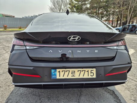 2023 Hyundai Avante VII, чёрный, 1911000 рублей, вид 5