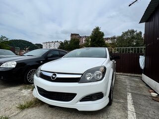 2010 Opel Astra GTC H Рестайлинг, белый, 650000 рублей, вид 3