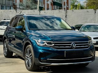 2022 Volkswagen Tiguan II Рестайлинг, синий, 2830000 рублей, вид 3