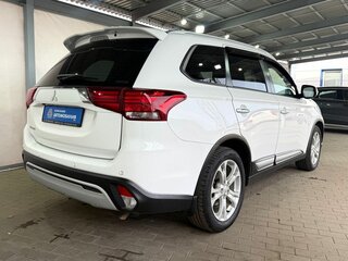 2020 Mitsubishi Outlander III Рестайлинг 3, белый, 2449000 рублей, вид 5