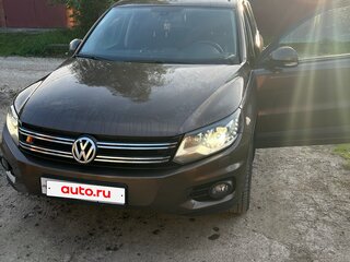 2015 Volkswagen Tiguan I Рестайлинг, коричневый, 1560000 рублей, вид 1