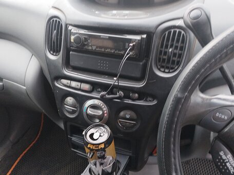 2000 Toyota FunCargo, жёлтый, 320000 рублей, вид 4