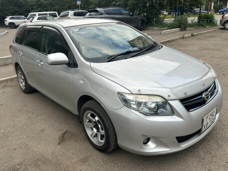 2011 Toyota Corolla Fielder X (E140, E150) Рестайлинг, серебристый, 950000 рублей, вид 1
