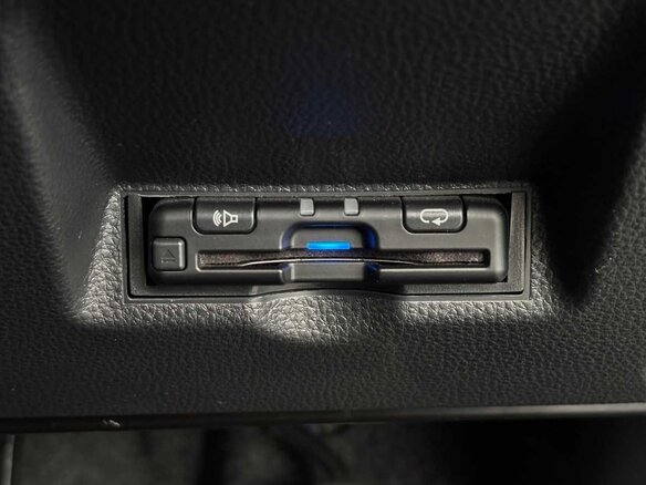2023 Toyota Yaris IV, белый, 1052000 рублей - вид 22