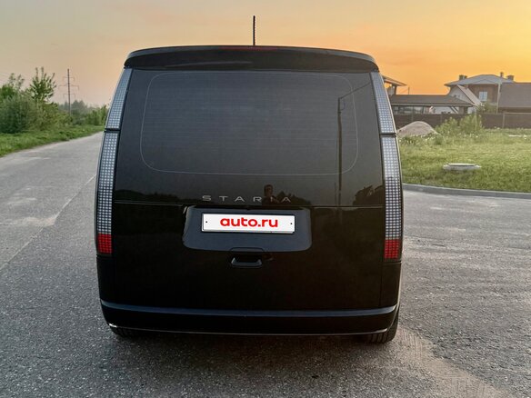 2021 Hyundai Staria I, чёрный, 4050000 рублей - вид 2