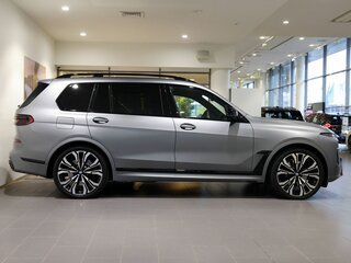 2023 BMW X7 M60i I (G07) Рестайлинг, серый, 15650000 рублей, вид 4