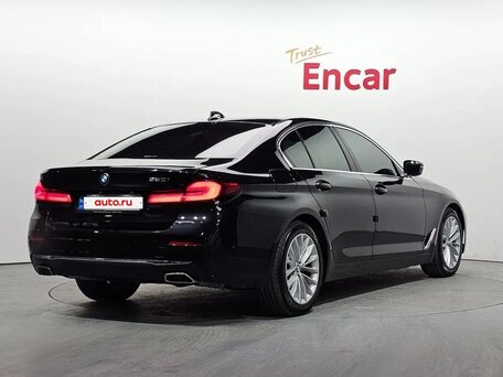 2022 BMW 5 серии 520i VII (G30/G31/G38) Рестайлинг, чёрный, 4370000 рублей, вид 3