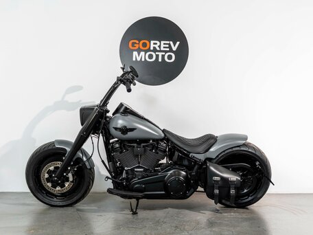 2020 Harley-Davidson Fat Boy, серебристый, 2650000 рублей, вид 2